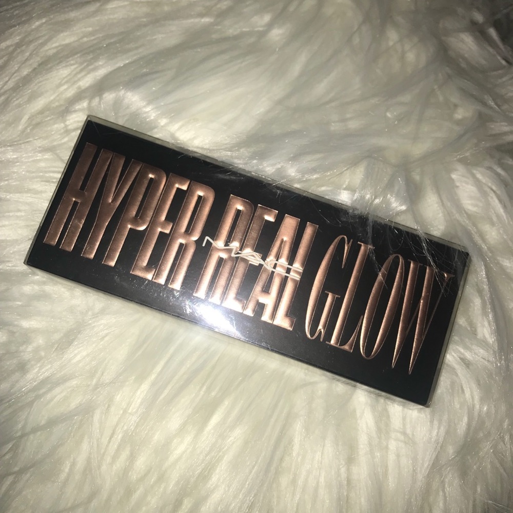⭐️ [[MAC]] BNIB ⭐️ HYPER REAL GLOW ⭐️